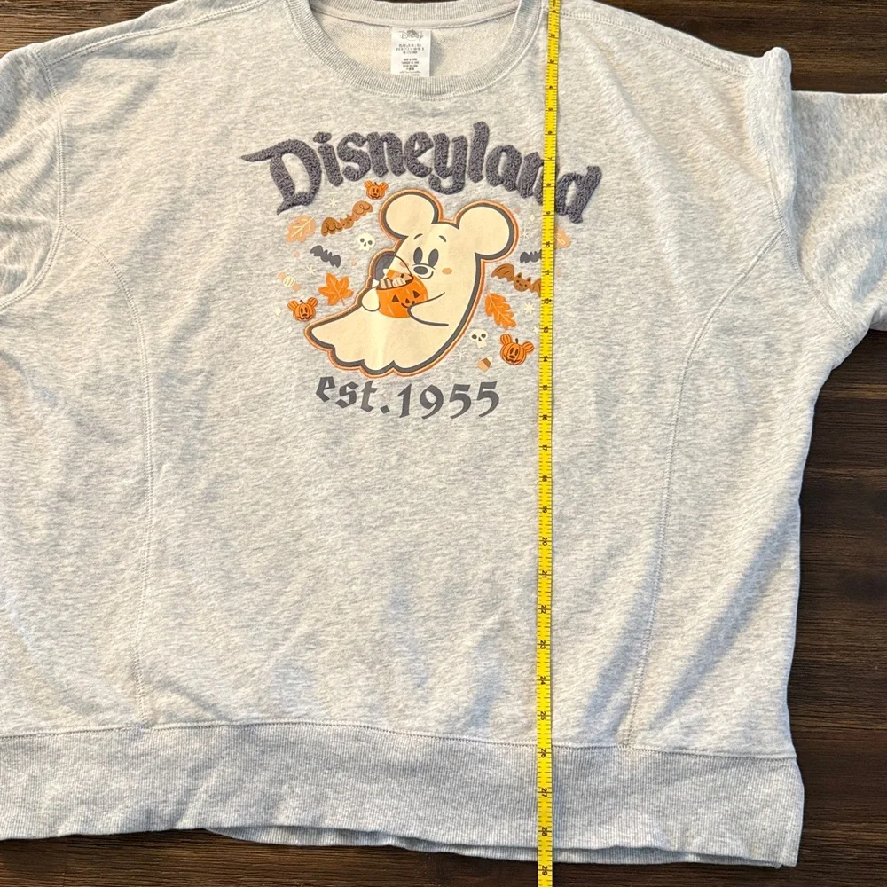 Disneyland Mickey Cutie Ghost 2025 Light Heather Gray Pullover Sweatshirt Large - Picture 10 of 15